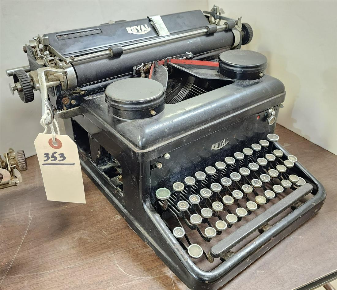 ROYAL TYPEWRITER 1935 9-1/2"H X 17"W X 15"D (1 of 3)