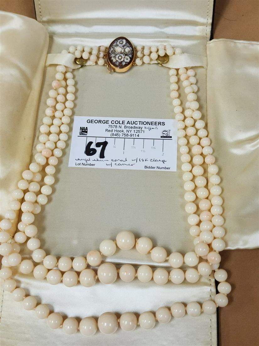 20" TRIPLE STRAND ANGEL SKIN CORAL BEAD NECKLACE W18K CLASP W/CAMEO 1" X 3/4" (1 of 4)