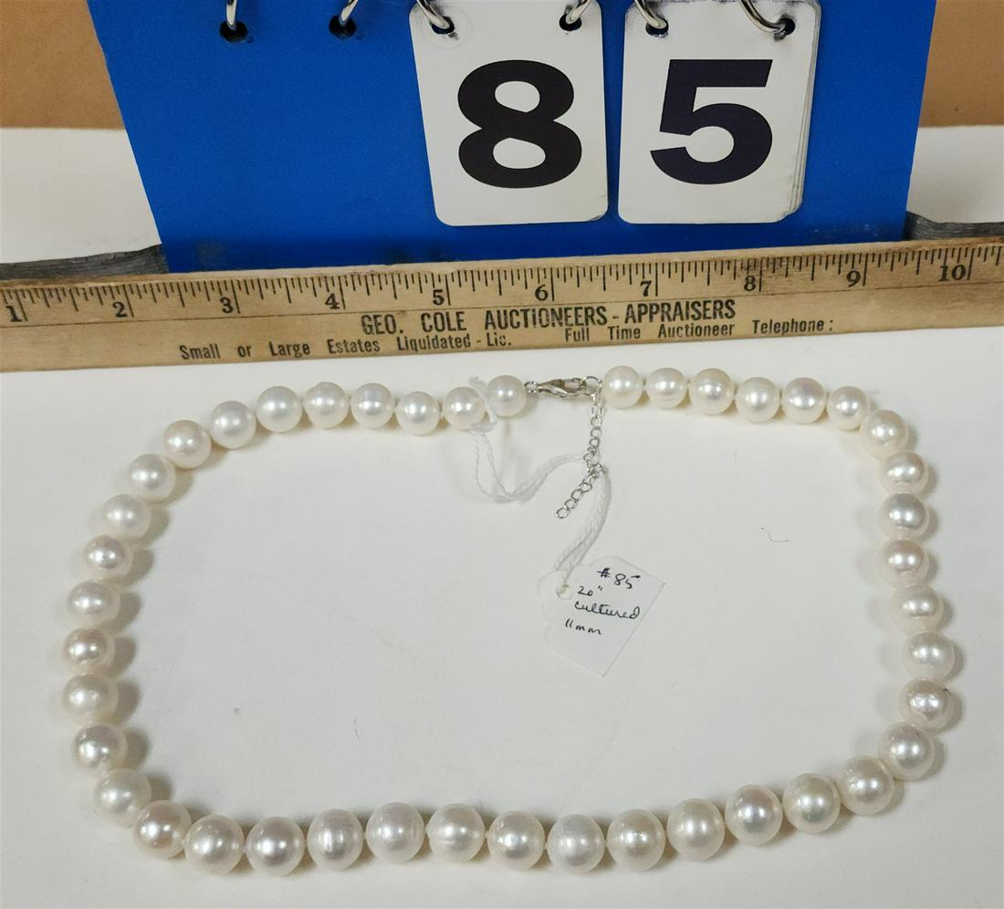 20" CULTURED PEARL NECKLACE 11MM: 20" CULTURED PEARL NECKLACE 11MM