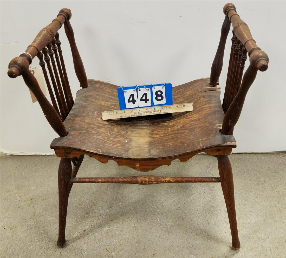OAK BENCH 27 1/2"H X 23 1/2"W X 19"D: OAK BENCH 27 1/2"H X 23 1/2"W X 19"D