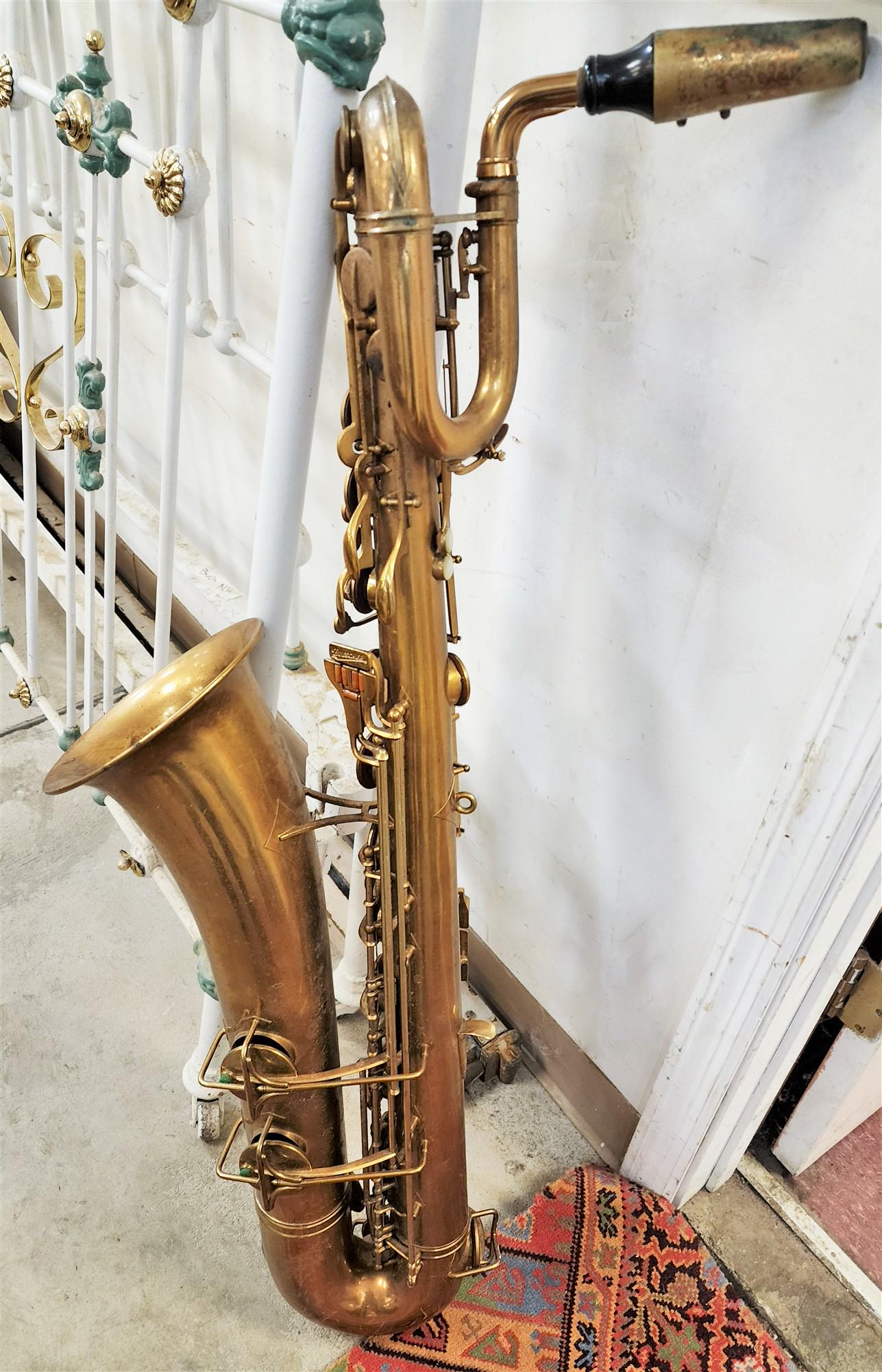 BUESCHER CUTOM BUILT ELKHART BARITONE SAXIPHONE 41" (1 of 8)