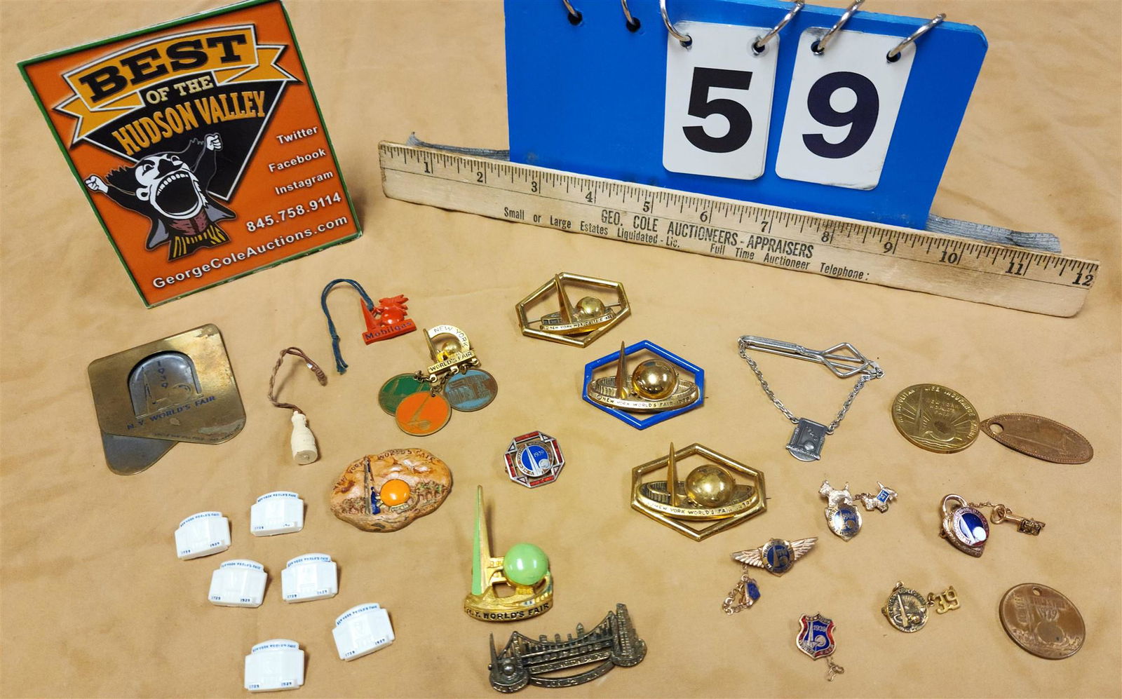 LOT 24PC 1939 WORLDS FAIR PINE TIE CLIP, COINS, BOOKMARK, BUTTONS (1 of 5)