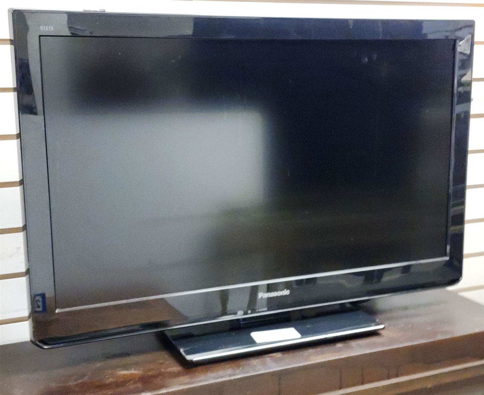 PANASONIC 31-1/2" FLAT SCREEN TV (1 of 3)