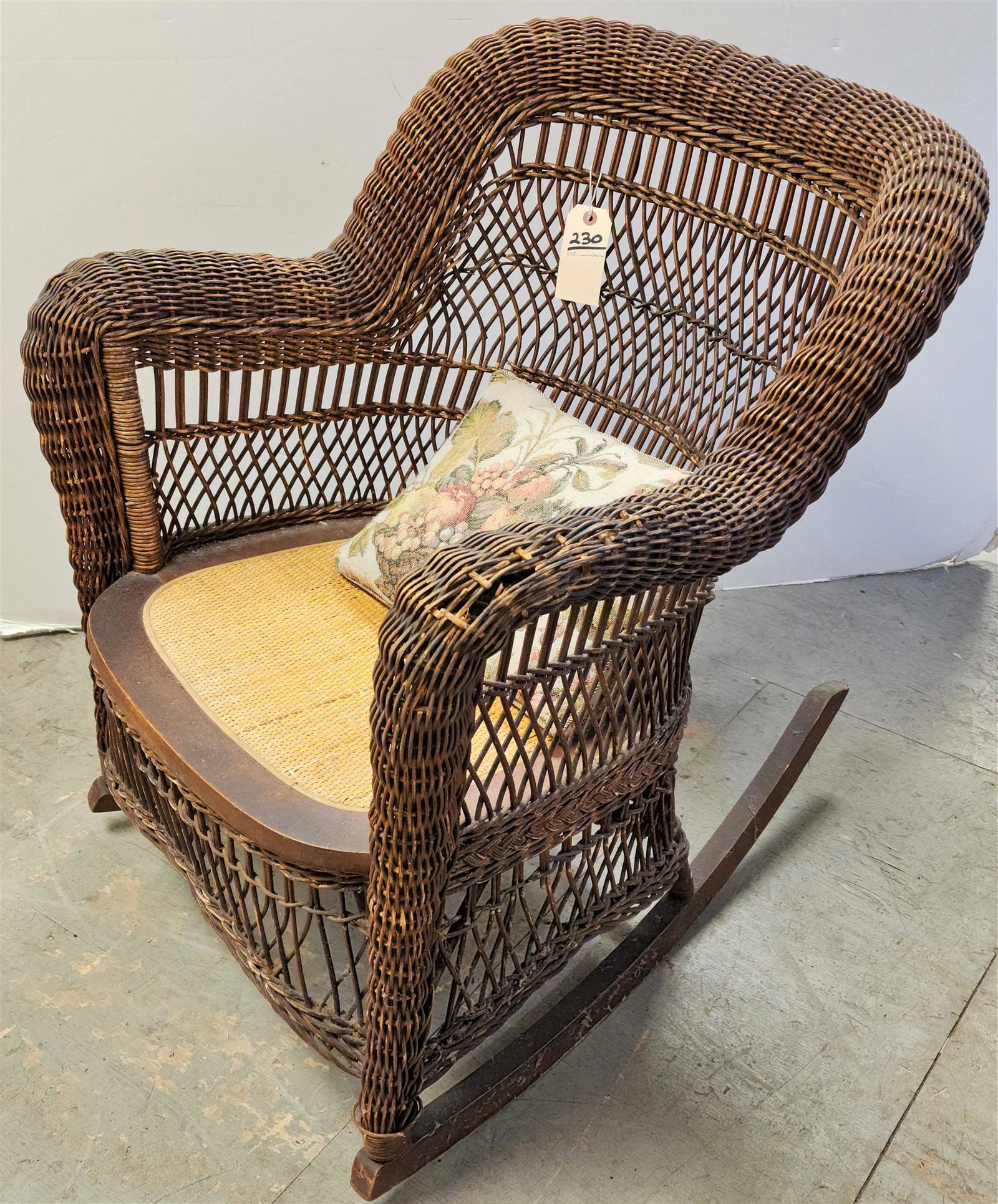 VICT WICKER ROCKER: VICT WICKER ROCKER