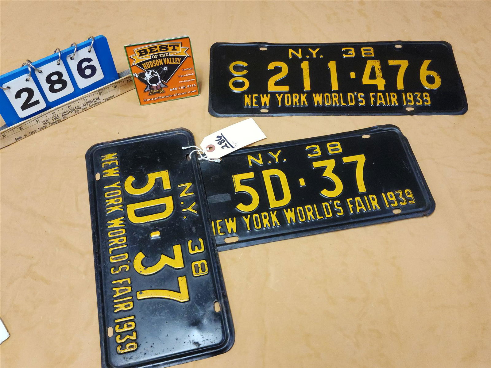 LOT OF 3 VINTAGE 1939 NY WORLD'S LICENSE PLATES 2 6-1/2" X 13-1/2" AND 1 6" X 16" (1 of 2)