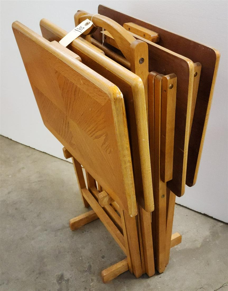 OAK STAND W/ 4 TRAY TABLES 33"H X 22" X 10 1/2": OAK STAND W/ 4 TRAY TABLES 33"H X 22" X 10 1/2"