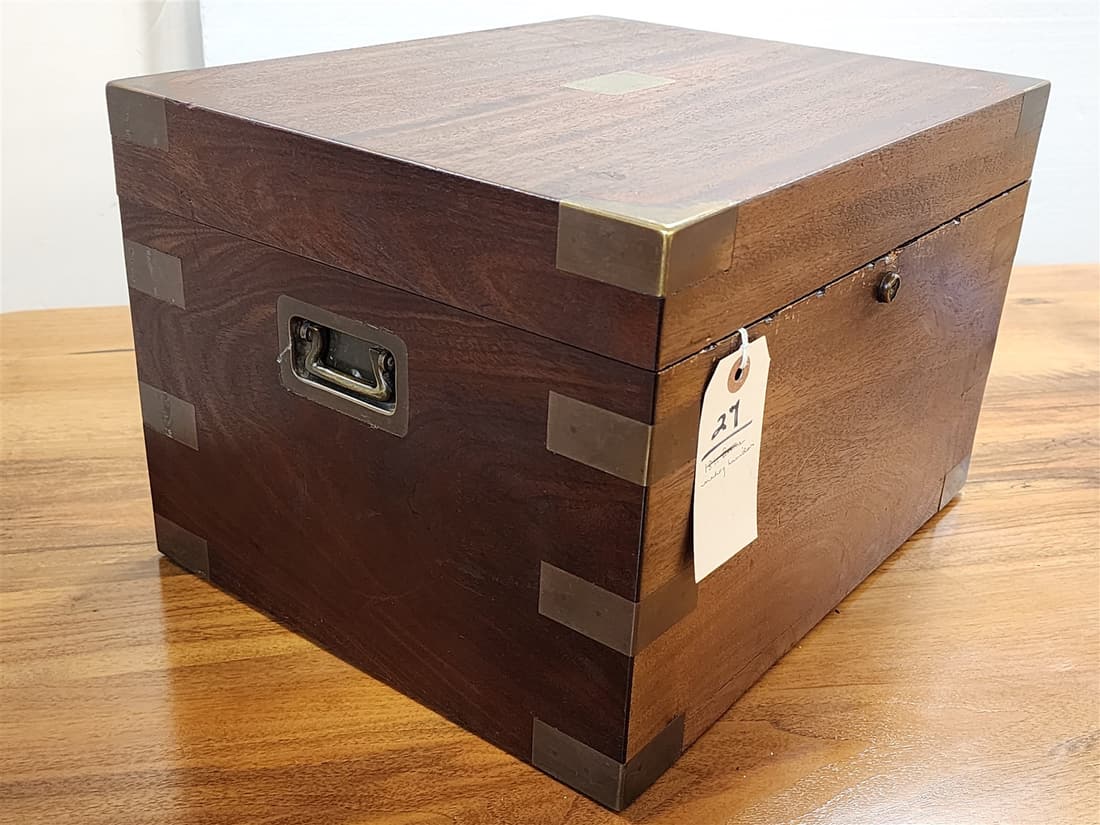 MAHOG. HUMIDOR W/ BRASS TRIM 10 1/4"H X 15 1/2"W X 12 1/2"D: MAHOG. HUMIDOR W/ BRASS TRIM 10 1/4"H X 15 1/2"W X 12 1/2"D