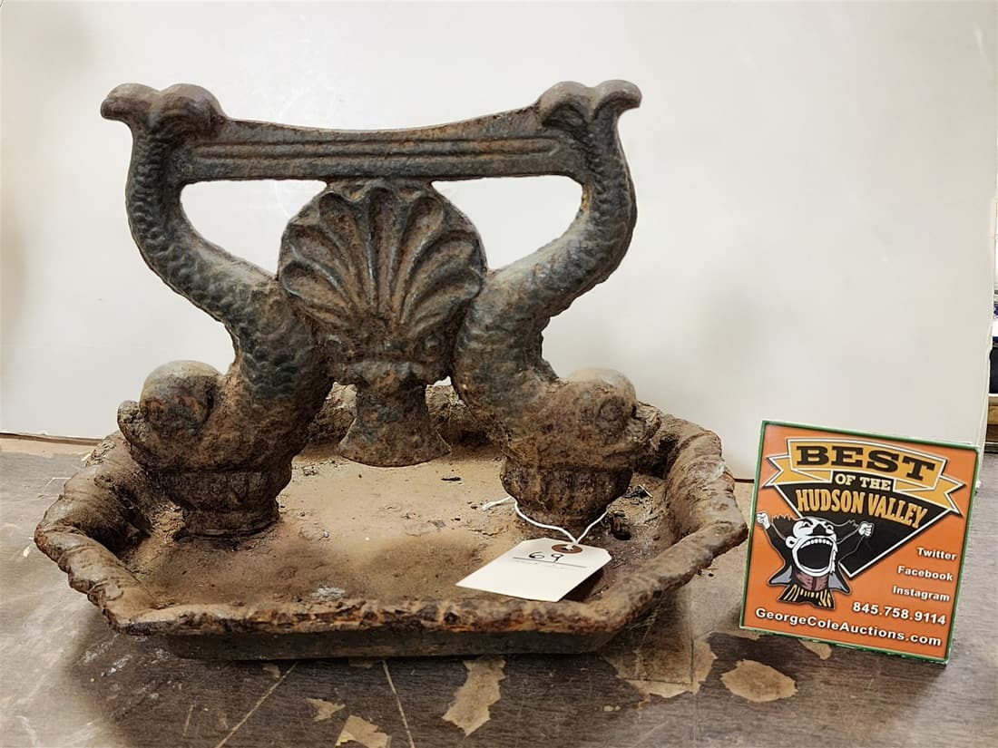 VINTAGE CAST IRON DOLPHIN BOOT SCRAPE 10 1/2"H X 13 3/4"W X 9 1/2"D: VINTAGE CAST IRON DOLPHIN BOOT SCRAPE 10 1/2"H X 13 3/4"W X 9 1/2"D