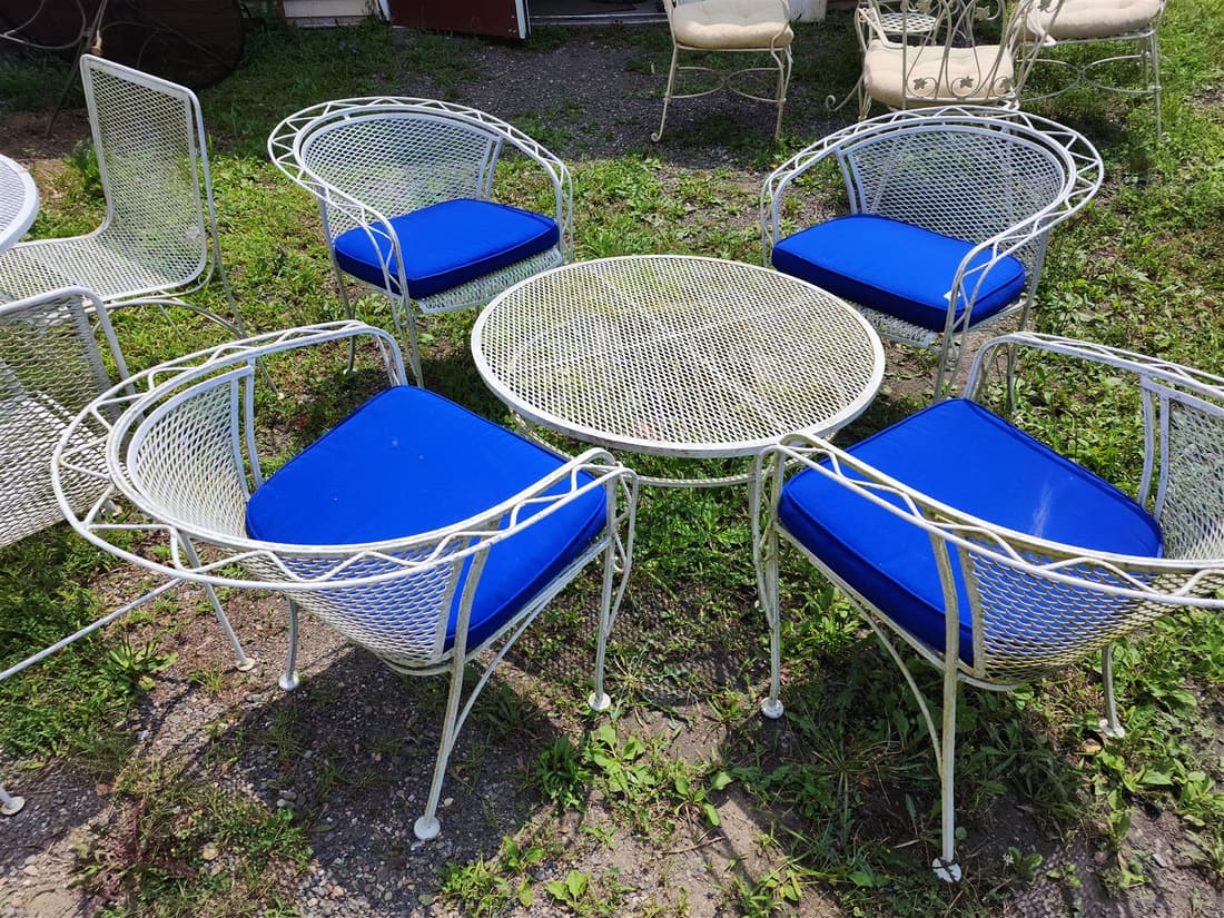WROUGHT PATIO TABLE 19"H X 34"DIAM W/4 CHAIRS (1 of 3)