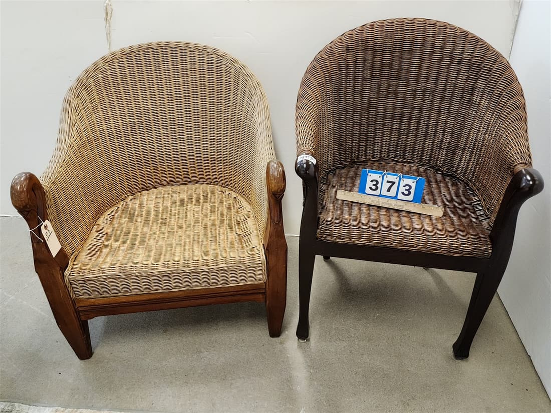 LOT 2 WICKER CHAIRS 1 W/SWAN HEAD ARMS (1 of 6)