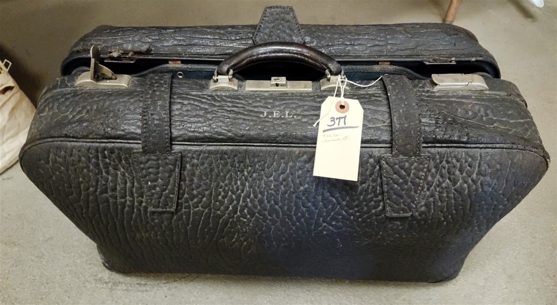 T&L CO NEWARK NJ LEATHER BAG 14"H X 2'W X 9"D (1 of 4)