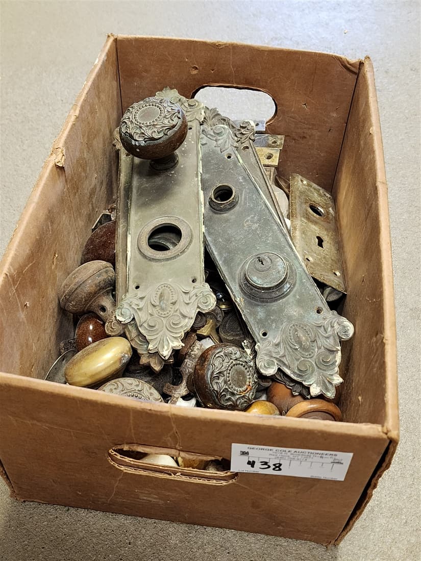 BX DOOR HARDWARE- PLATES, DOOR KNOBS, LOCK SET ETC (1 of 9)