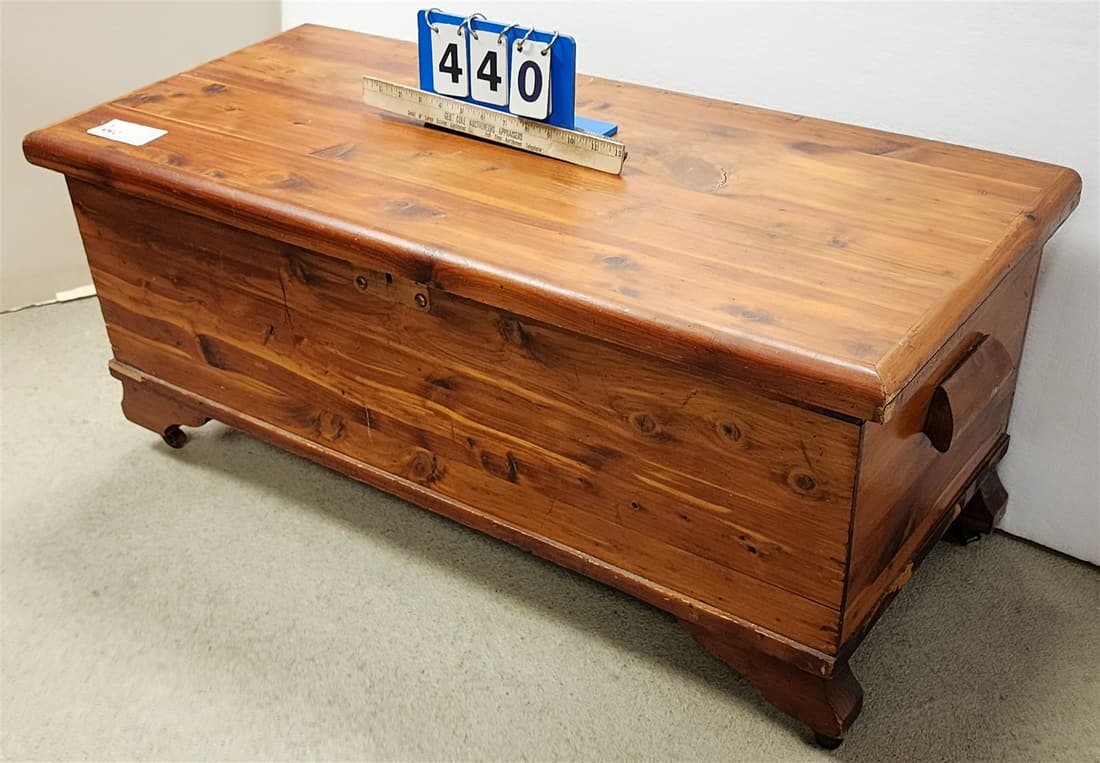CEDAR CHEST 15 1/2"H X 3"W X 16"D: CEDAR CHEST 15 1/2"H X 3"W X 16"D