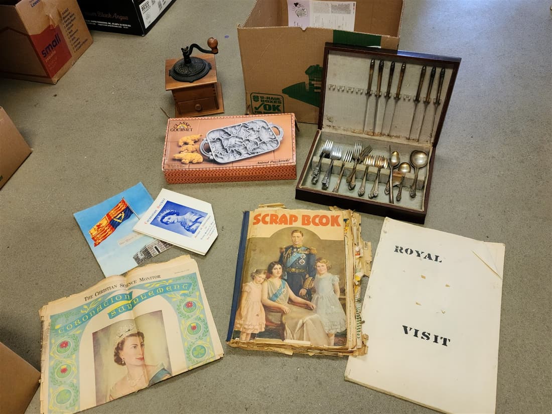 BX SILVERPLATE FLATWARE SET, COFFEE GRINDER, CAST IRON CLASSIC GOURMET ANIMAL PUZZLE MOLD BRITISH (1 of 12)