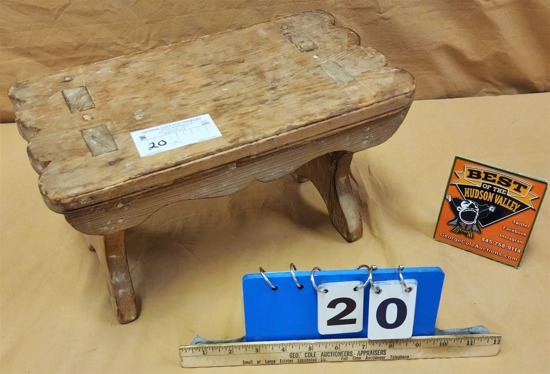 PRIM CRICKET STOOL 8"H X 14"W X 7 3/4"D: PRIM CRICKET STOOL 8"H X 14"W X 7 3/4"D