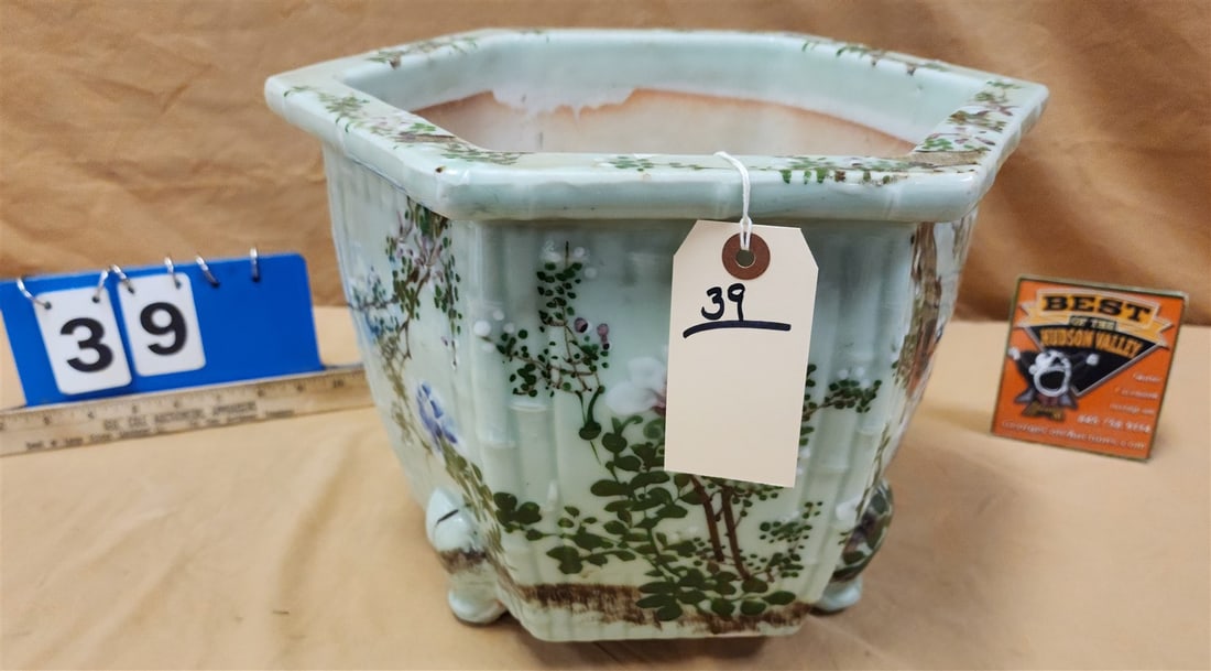 CHINESE PORCELAIN JARDINEER 9-1/2"H X 13-1/2"DAIM: CHINESE PORCELAIN JARDINEER 9-1/2"H X 13-1/2"DAIM