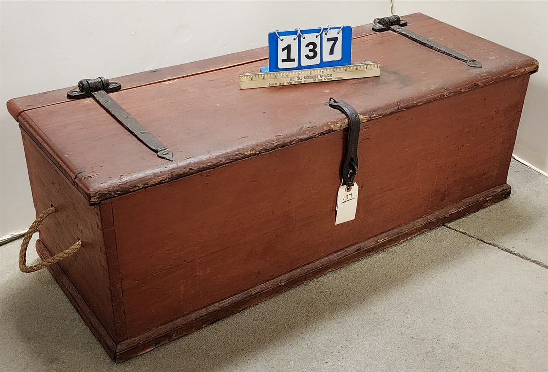 PRIM PTD BLANKET BX W/ WROUGHT HINGES AND LATCH 14 1/2"H X 42"W X 15"D: PRIM PTD BLANKET BX W/ WROUGHT HINGES AND LATCH 14 1/2"H X 42"W X 15"D