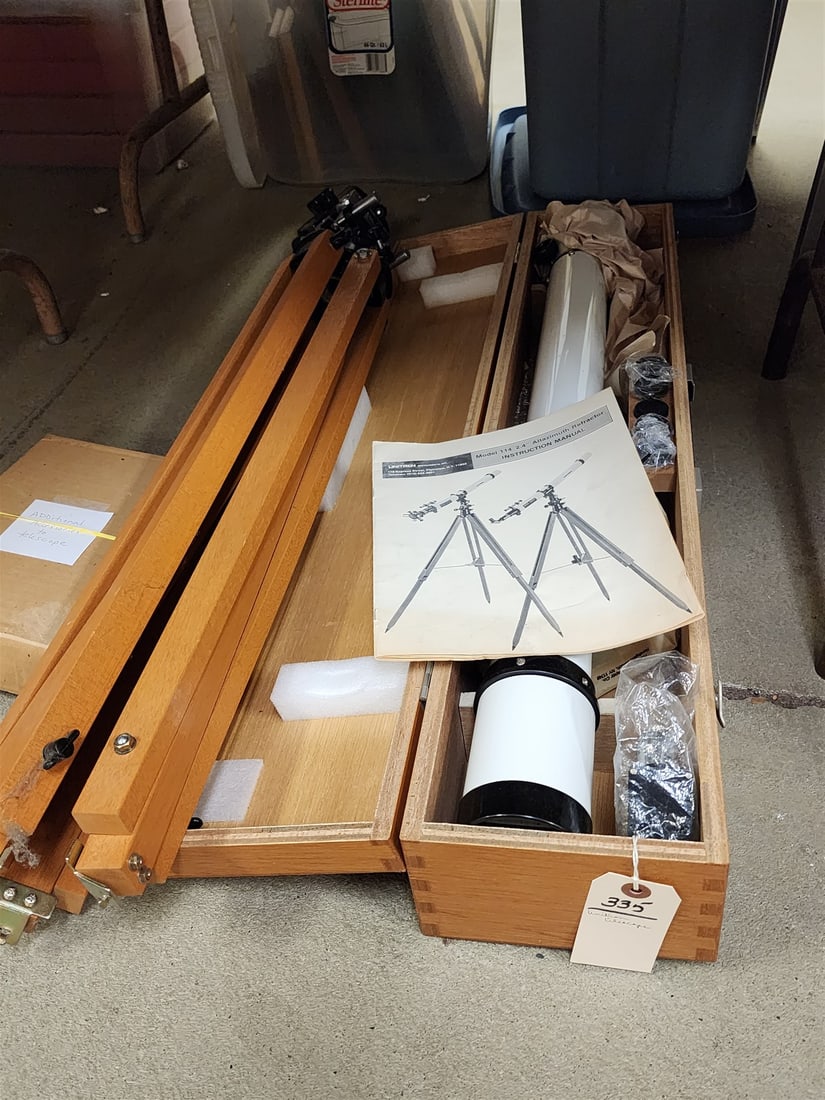 NEW UNITRON MODEL 114 TELESCOPE W/ TRIPOD (1 of 4)