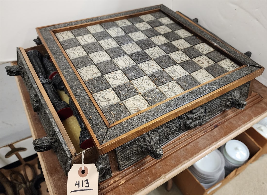 CHESS SET 4"H X 17 1/2"W X 17 1/2"D: CHESS SET 4"H X 17 1/2"W X 17 1/2"D