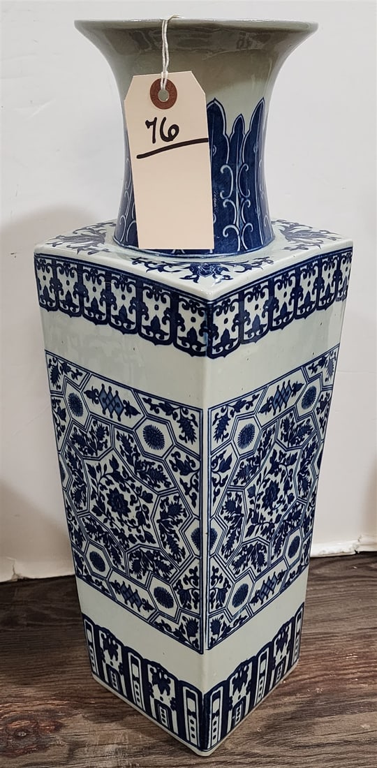 chinese blue and white vase: chinese blue and white vase H-20 1/2" W- L-