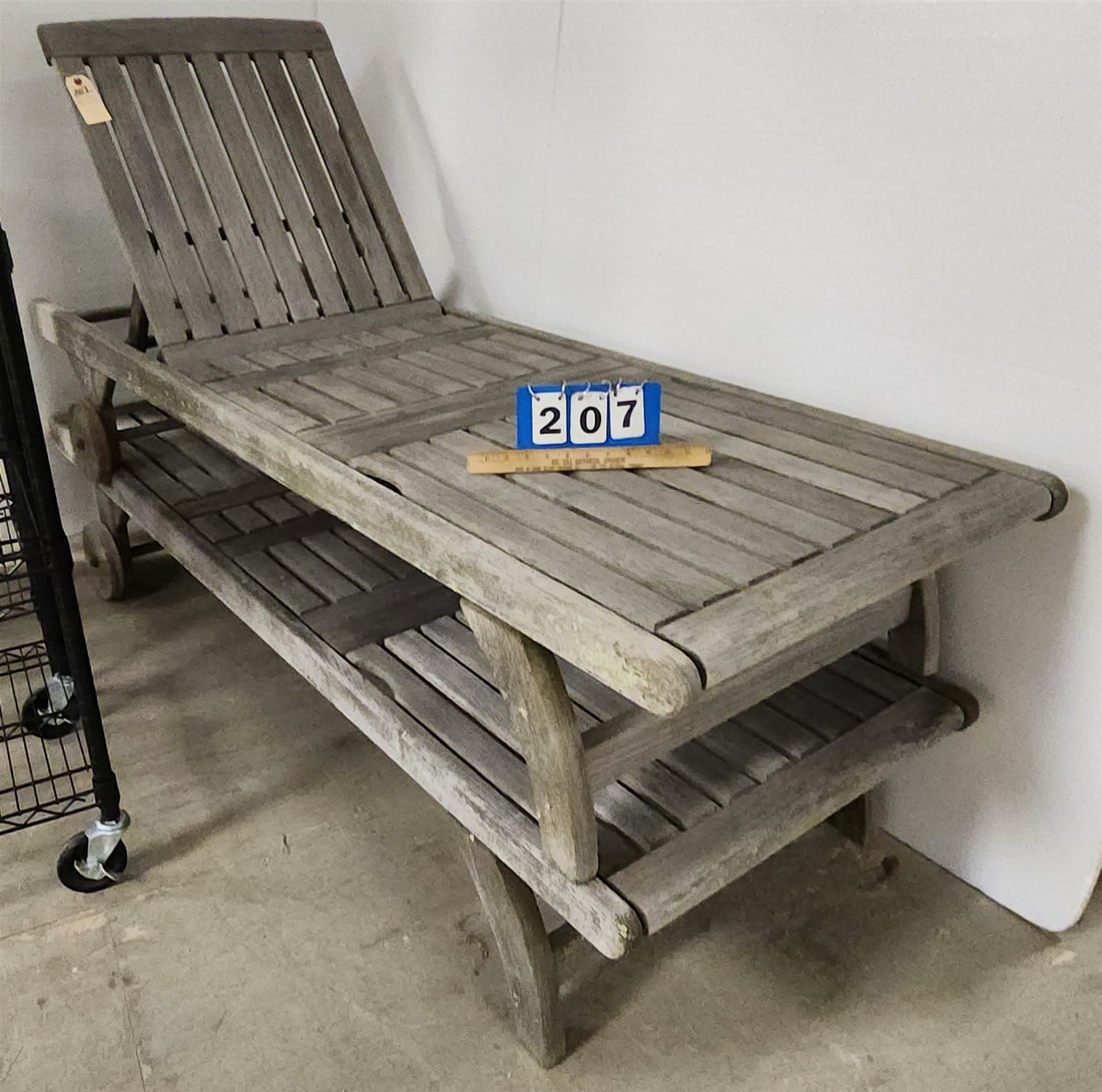 lot 2 Kingsley Bate teak lounge chairs (1 of 3)