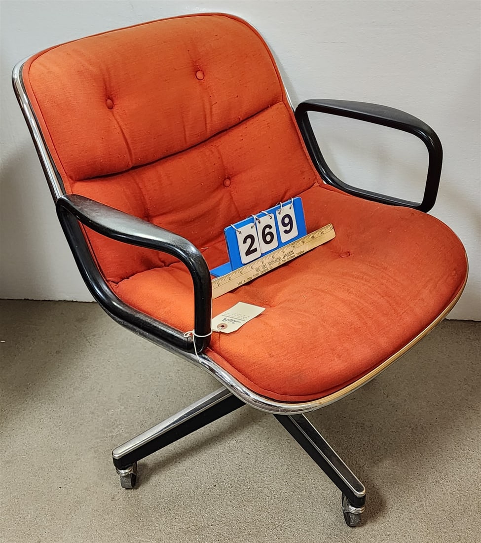 Knoll swivel 1974 desk chair by Charles Pollock (1 of 3)