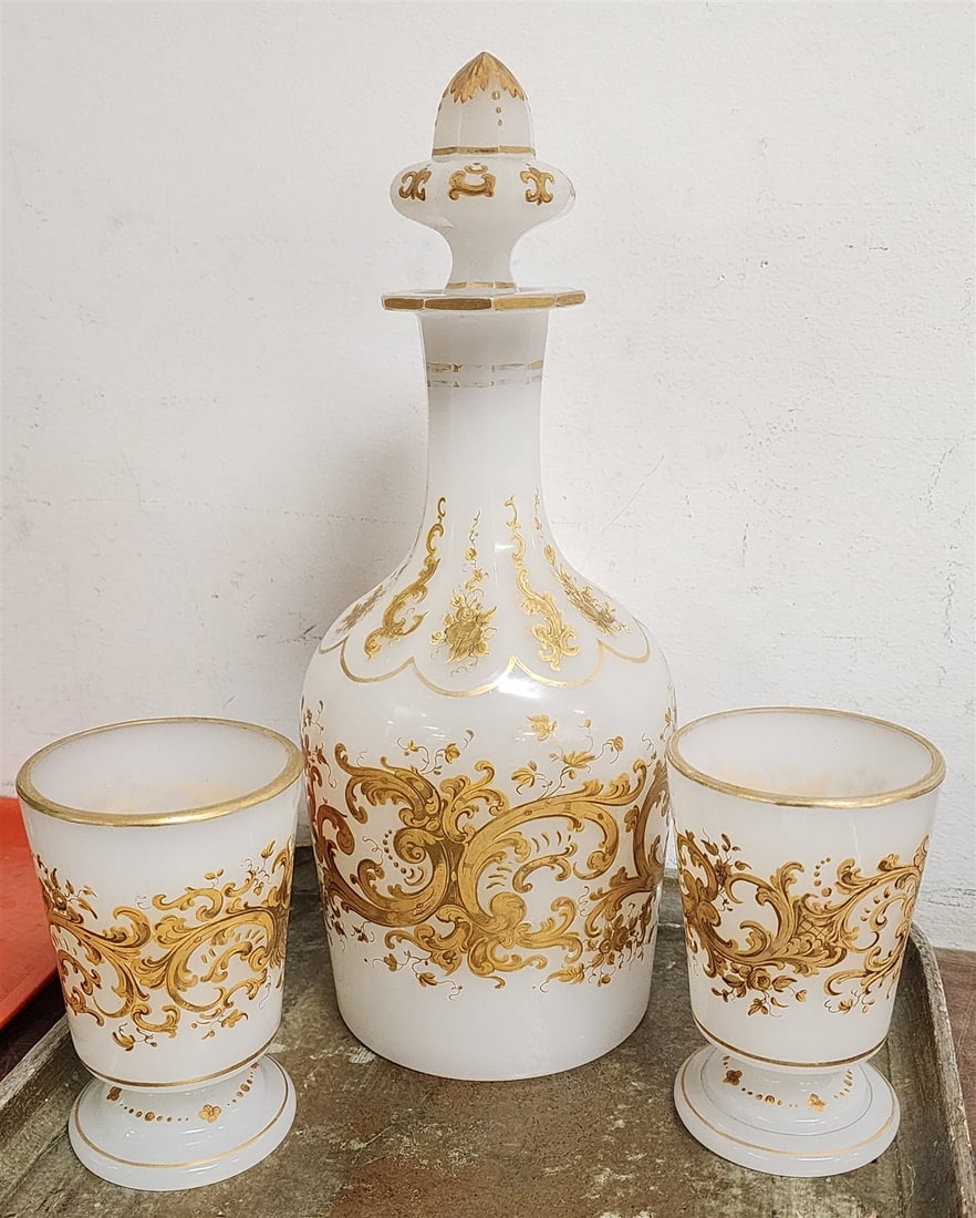 Tray 19Thc Clam Broth Glass Decanter 13" And Pr Glasses 5" W/ Enameling: Tray 19Thc Clam Broth Glass Decanter 13" And Pr Glasses 5" W/ Enameling