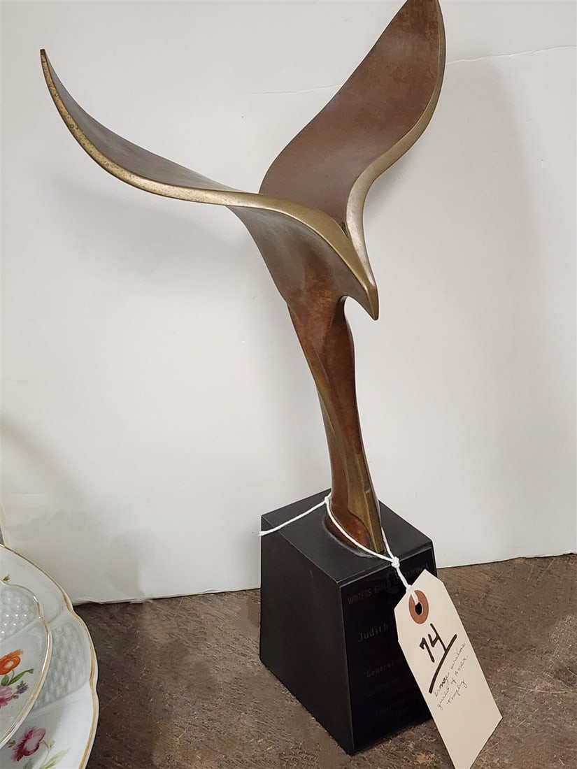 Bronze Writers Guild Of America Trophy To Judith Pinsker For General Hiospital 1997 13 1/2": Bronze Writers Guild Of America Trophy To Judith Pinsker For General Hiospital 1997 13 1/2"