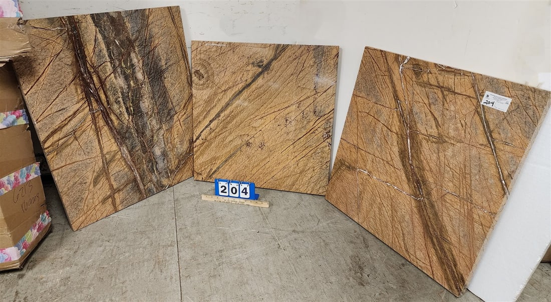 Lot 3 Slabs Of Marble 30" X 25" X 1" 26" X 25" X 1" And 25" Sq X 1": Lot 3 Slabs Of Marble 30" X 25" X 1" 26" X 25" X 1" And 25" Sq X 1"