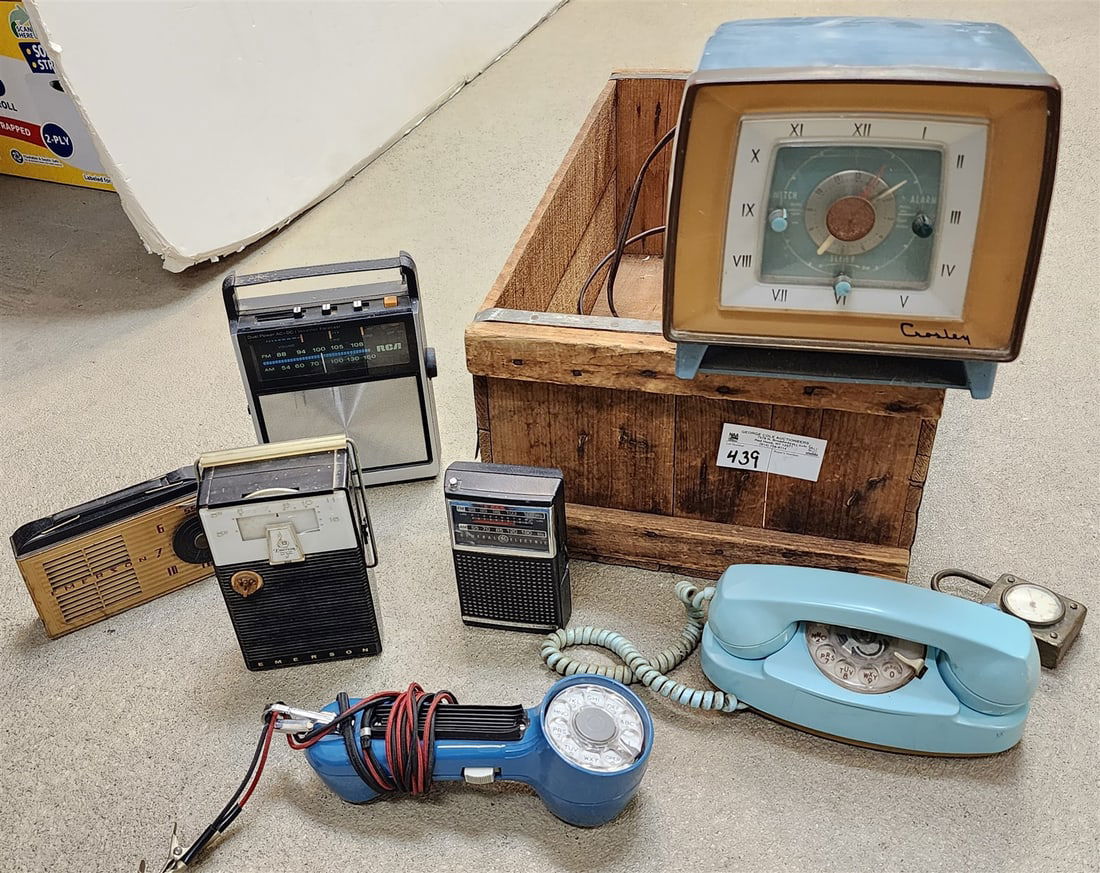 Bx Electronics - Radios- Crosley Clock Radio, Rca, Emerson,Rca And Western Elec Dial Phone Etc (1 of 4)