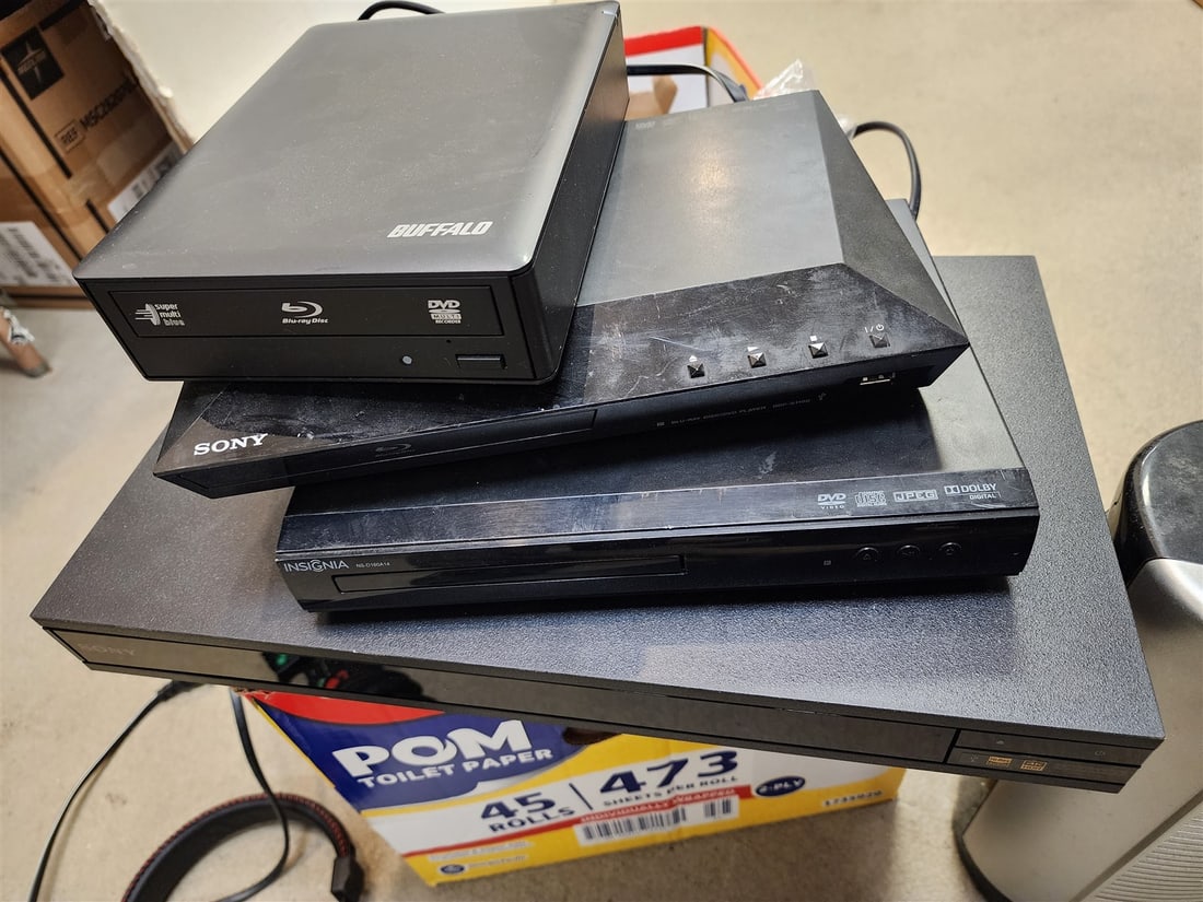Bx Sofny, Insignia, Buffalo Dvd Players, Holmes Fan (1 of 4)