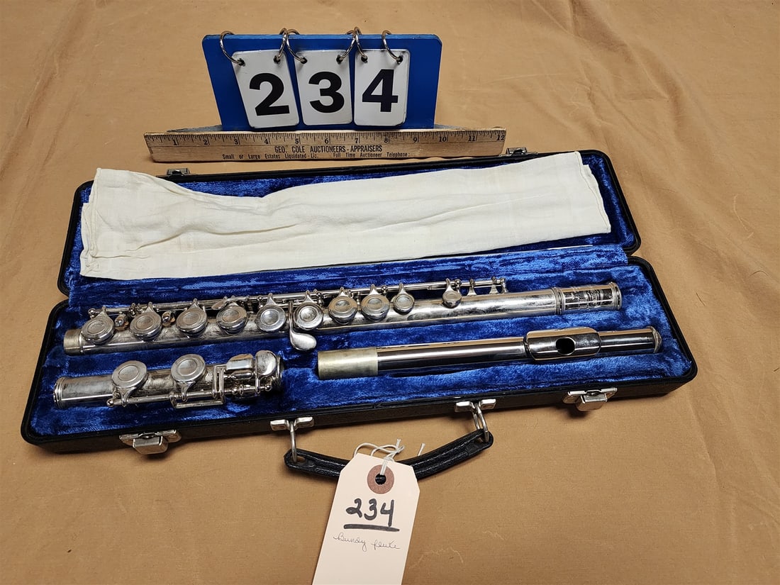 Selmer Bundy Flute (1 of 4)