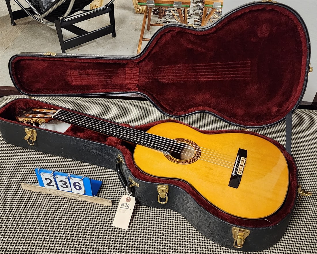 Yamaha CG 150S Guitar: Yamaha CG 150S Guitar