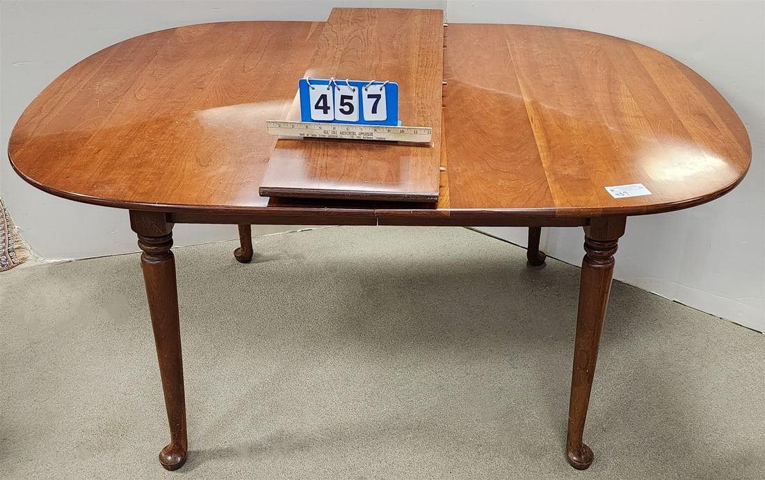 Cherry Dining Table 5'L X 40"W W/ Leaf: Cherry Dining Table 5'L X 40"W W/ Leaf