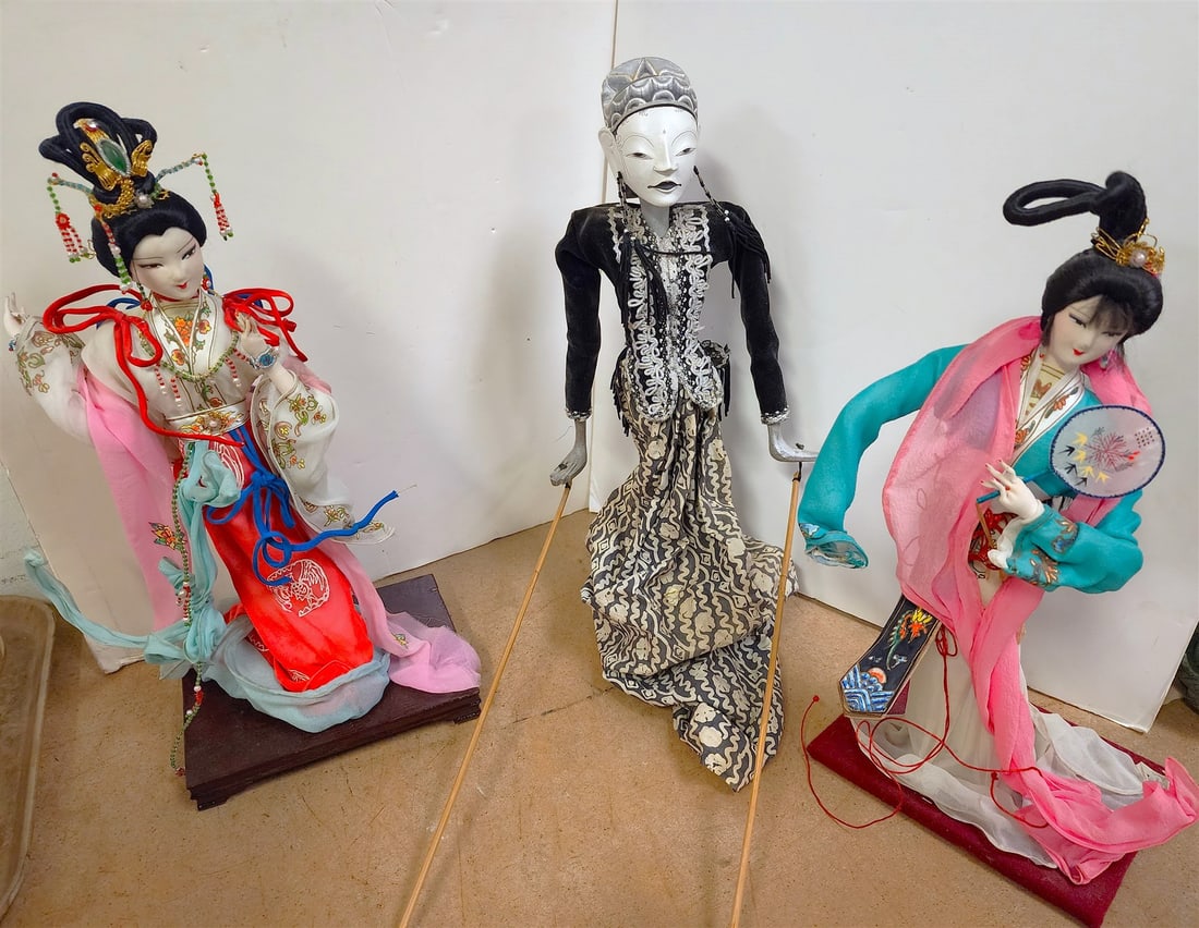Box 2 Japanese +1 Balanese Dolls: Box 2 Japanese +1 Balanese Dolls