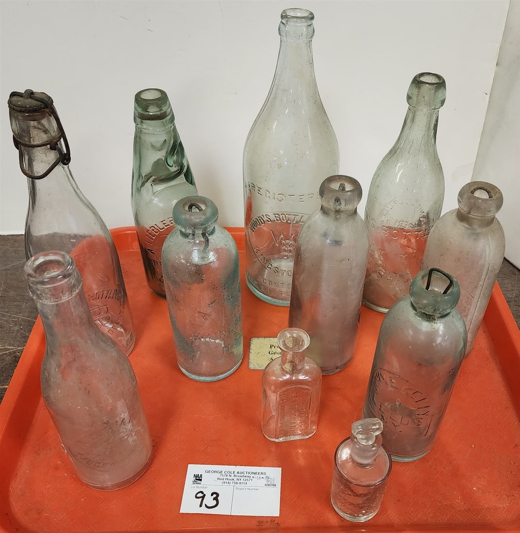 Tray Vintage Bottles Kingston, Saugerties, Kinderhook, Rhinebeck, Leeds, Great Barrington: Tray Vintage Bottles Kingston, Saugerties, Kinderhook, Rhinebeck, Leeds, Great Barrington