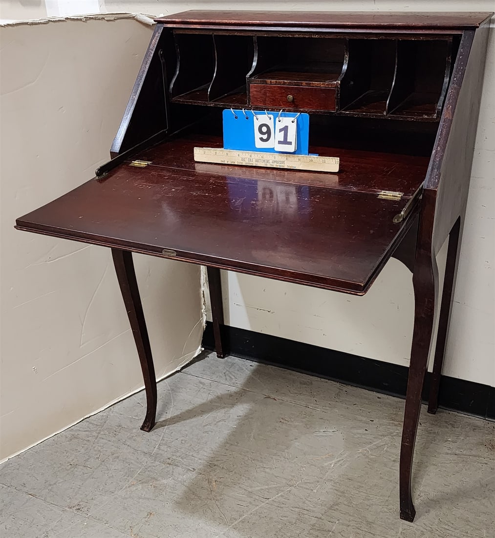 Mahog Slant Front Ladies Desk W/ Inlay 39"H X 27"W X 16"D: Mahog Slant Front Ladies Desk W/ Inlay 39"H X 27"W X 16"D