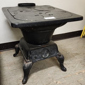 Cast Iron 48B Stove 21"H x 20"w X 24"D