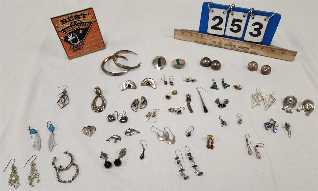 Lot Sterl Earrings 7.66 Ozt: Lot Sterl Earrings 7.66 Ozt
