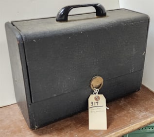 Portable Zenith Long Distance Radio 10 1/2"H X 15"W X 6"D