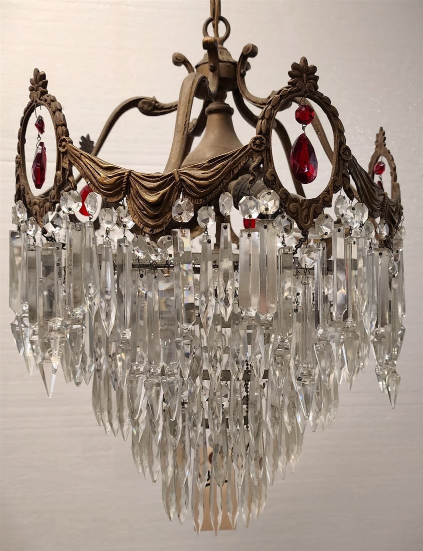 Crystal Chandelier 19"H X 14" Diam: Crystal Chandelier 19"H X 14" Diam