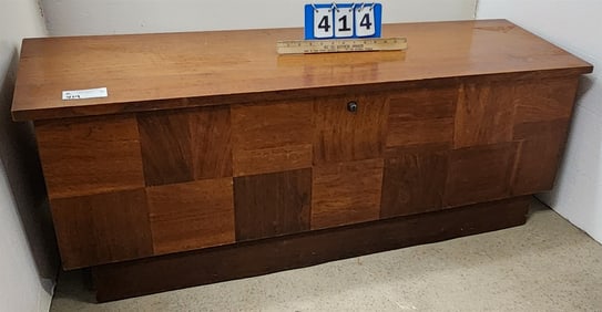 Mid Century Lane Cedar Chest 18"H X 4'W X 15 1/2"D