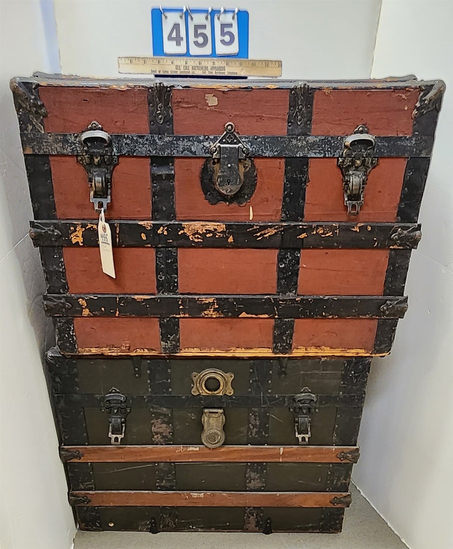 Lot 2 Vict Trunks 21 1/2"H X 28"W X 18"D + 20"H X 28"W X 18"D: Lot 2 Vict Trunks 21 1/2"H X 28"W X 18"D + 20"H X 28"W X 18"D