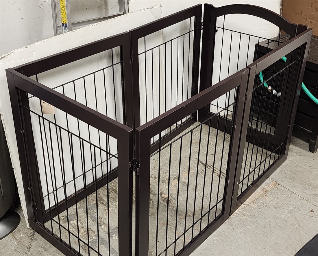 FoldingPet Enclosure W/ Gate 32"H X 50"L X 26"W: FoldingPet Enclosure W/ Gate 32"H X 50"L X 26"W