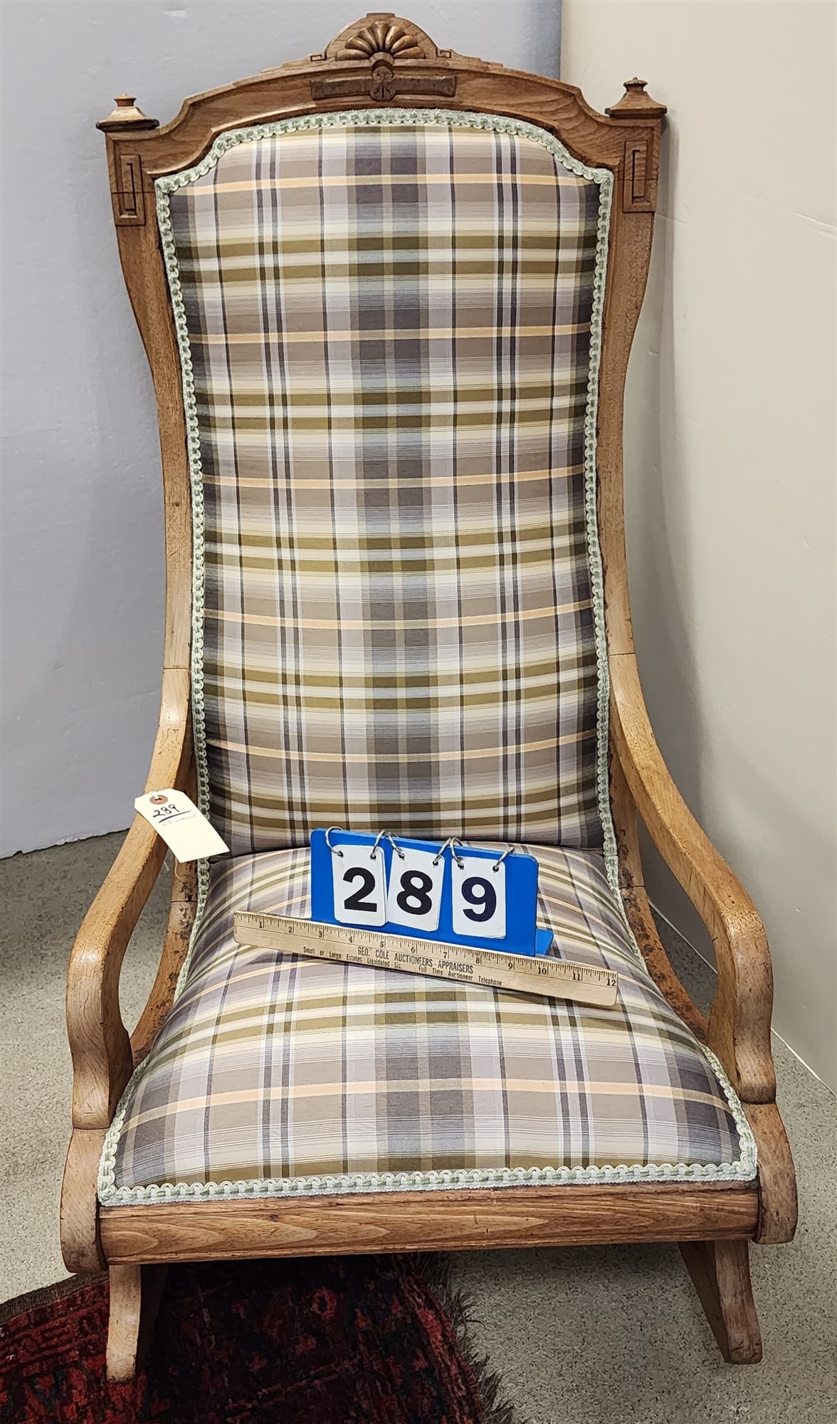 Vict Rocker Walnut (1 of 3)