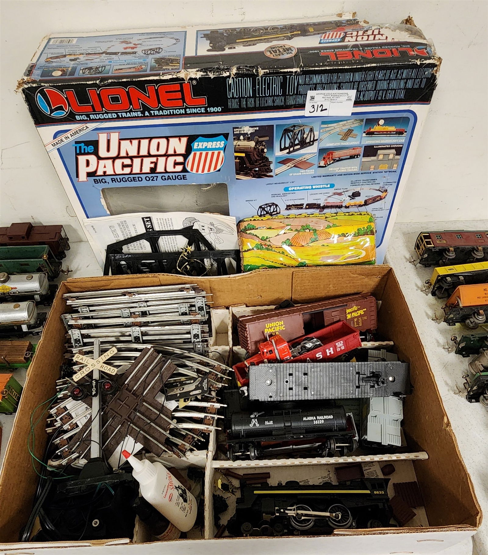 Bx'd Set Lionel Union Pacific Train Set- Engine #8633 + 9 Cars: Bx'd Set Lionel Union Pacific Train Set- Engine #8633 + 9 Cars