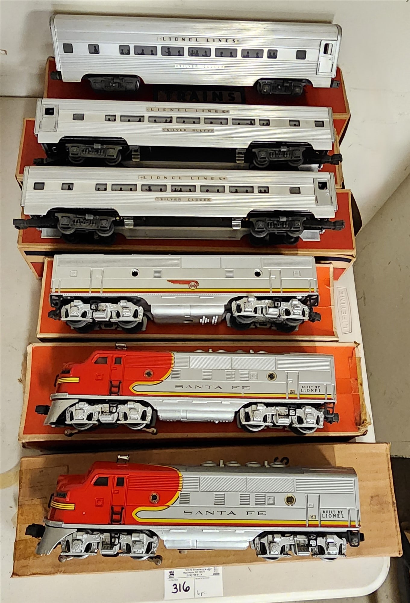 Lionel Engine 2343 W/ 5 Cars: Lionel Engine 2343 W/ 5 Cars
