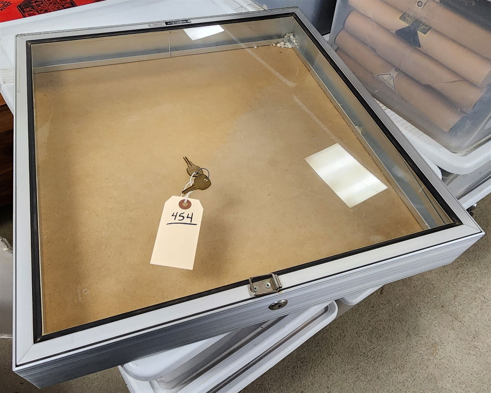 Arizona Case Flat Showcase 3 1/2"H X 21 1/2"W X 22"D (1 of 4)