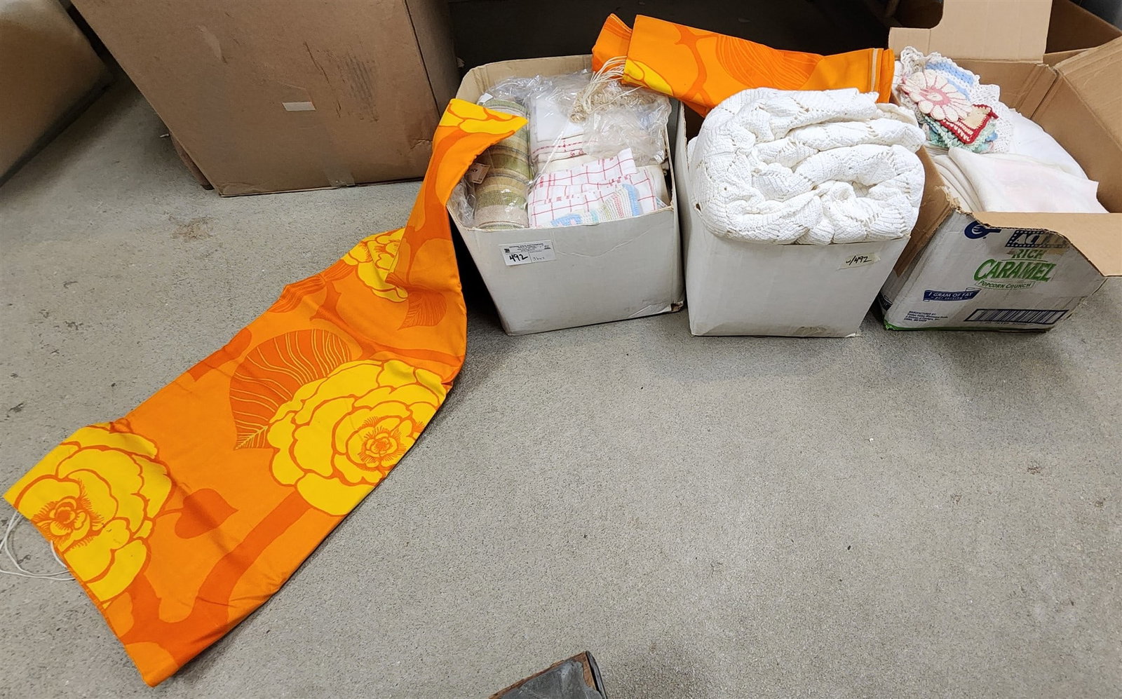 Lot 3 Bxs Linens: Lot 3 Bxs Linens