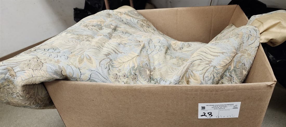 Boxed 2 Pair Drapes 8'6"L + 5'9"W and matching bedspread.: Boxed 2 Pair Drapes 8'6"L + 5'9"W and matching bedspread.